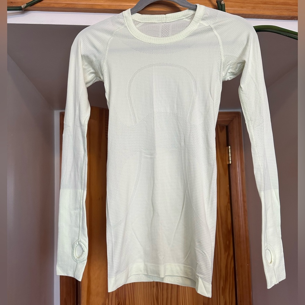 Lululemon Swiftly Tech Long Sleeve Light Green Size 2 Like New